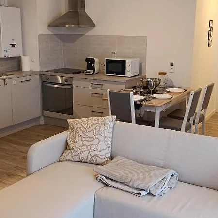 Le Portet Avec Parking Prive Апартаменты