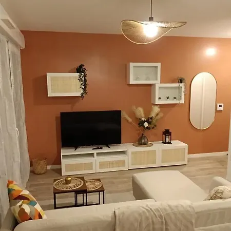 Le Portet Avec Parking Prive Анже