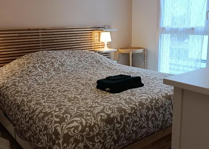 Le Portet Avec Parking Prive Lägenhet *